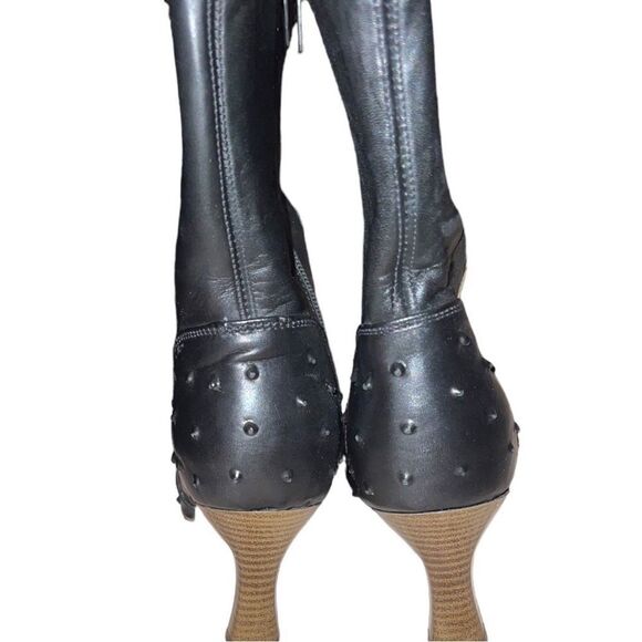 El Canelo lady’s black booties with cream flowers on side. - Picture 7 of 11